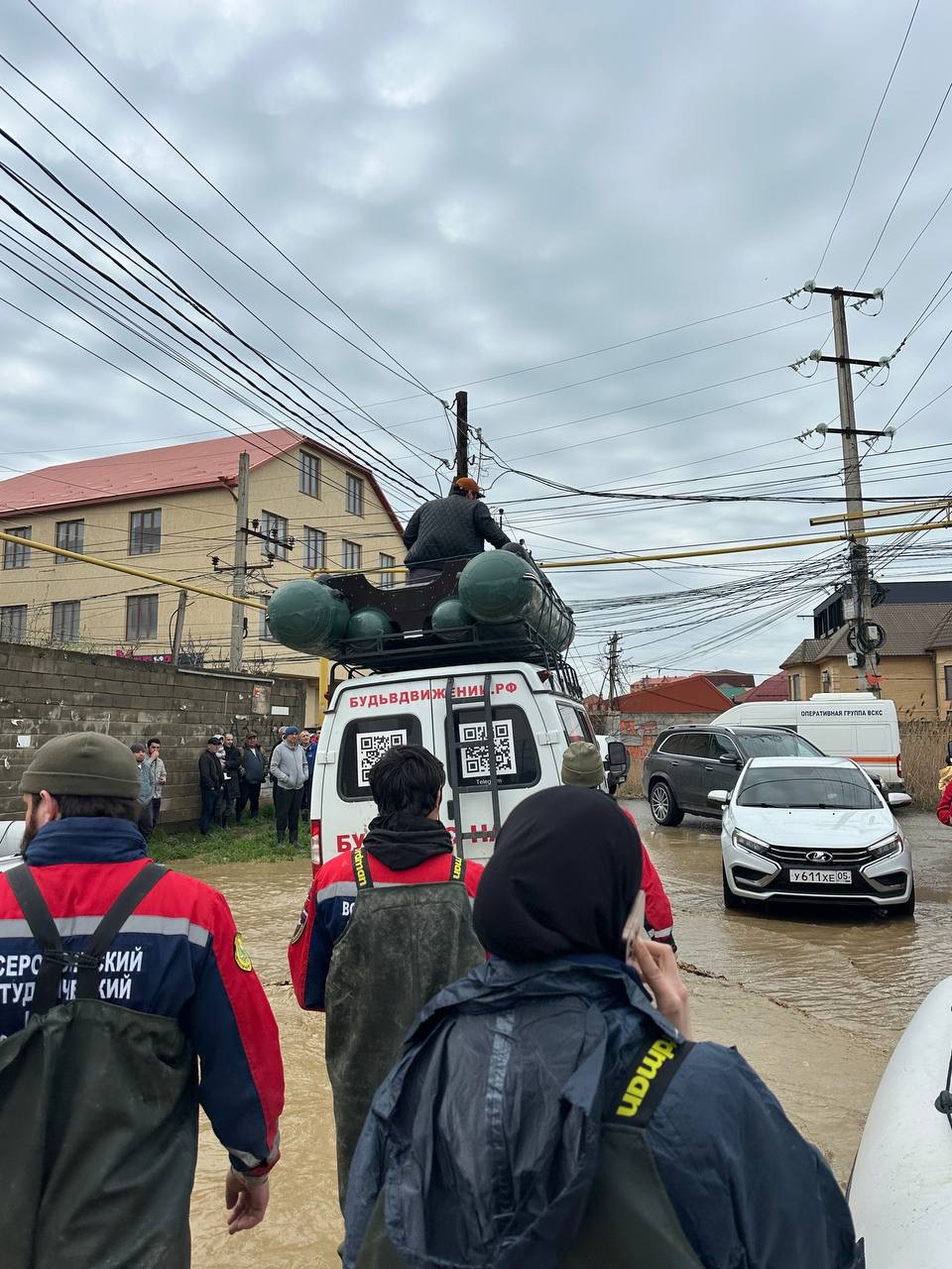 Волонтёры штаба #МЫВМЕСТЕ раздали жителям Махачкалы 13 тонн питьевой воды