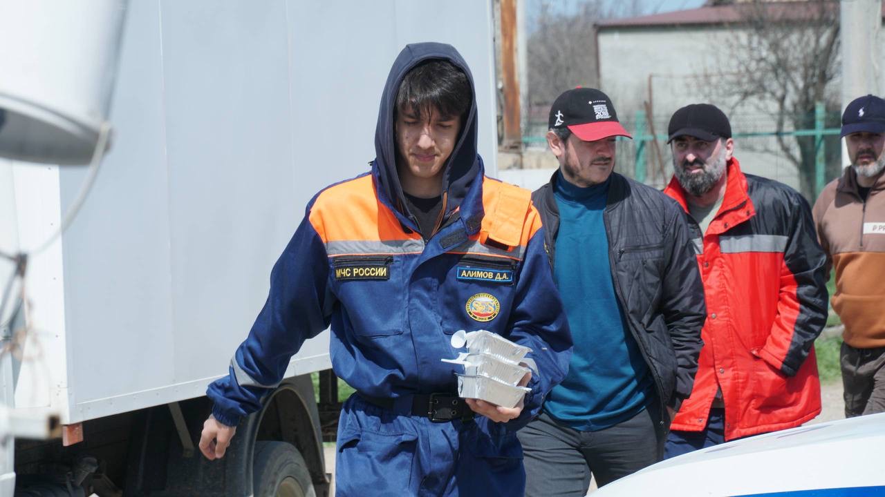 Волонтёры продолжают помогать пострадавшим