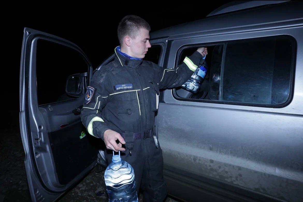 Волонтёры продолжают помогать пострадавшим