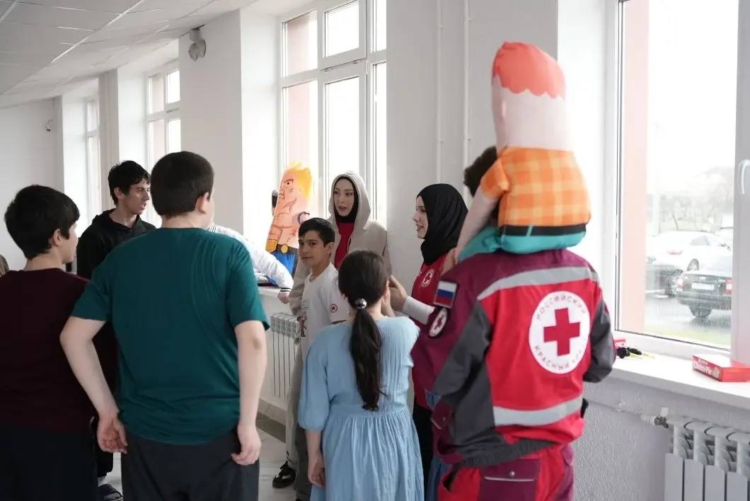 Волонтёры продолжают помогать пострадавшим