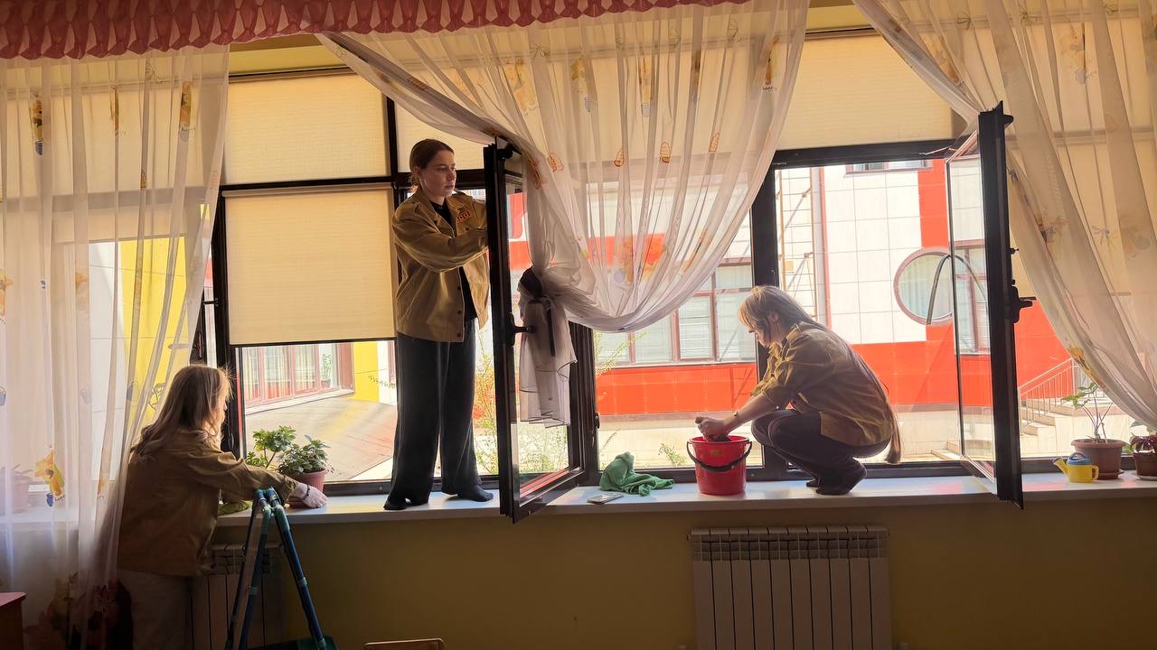 Российские студенческие отряды проводят работу по ликвидации последствий ЧС в Махачкале