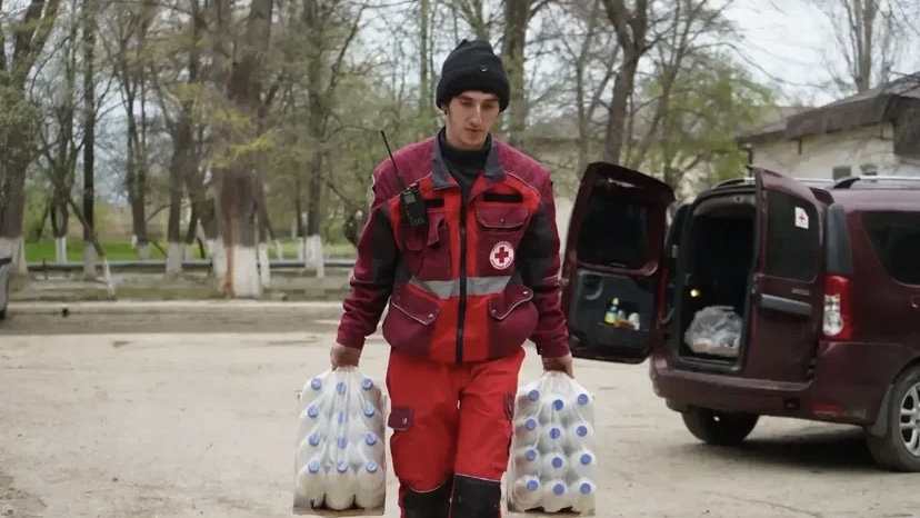 Сплотились перед стихией: депутаты «Единой России» и бизнесмены помогают волонтёрам Дагестана в борьбе с историческим паводком