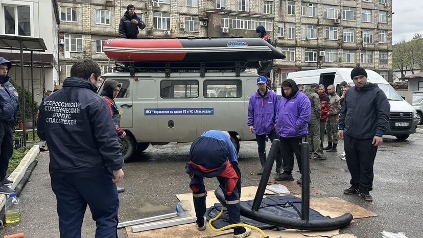 Сплотились перед стихией: депутаты «Единой России» и бизнесмены помогают волонтёрам Дагестана в борьбе с историческим паводком