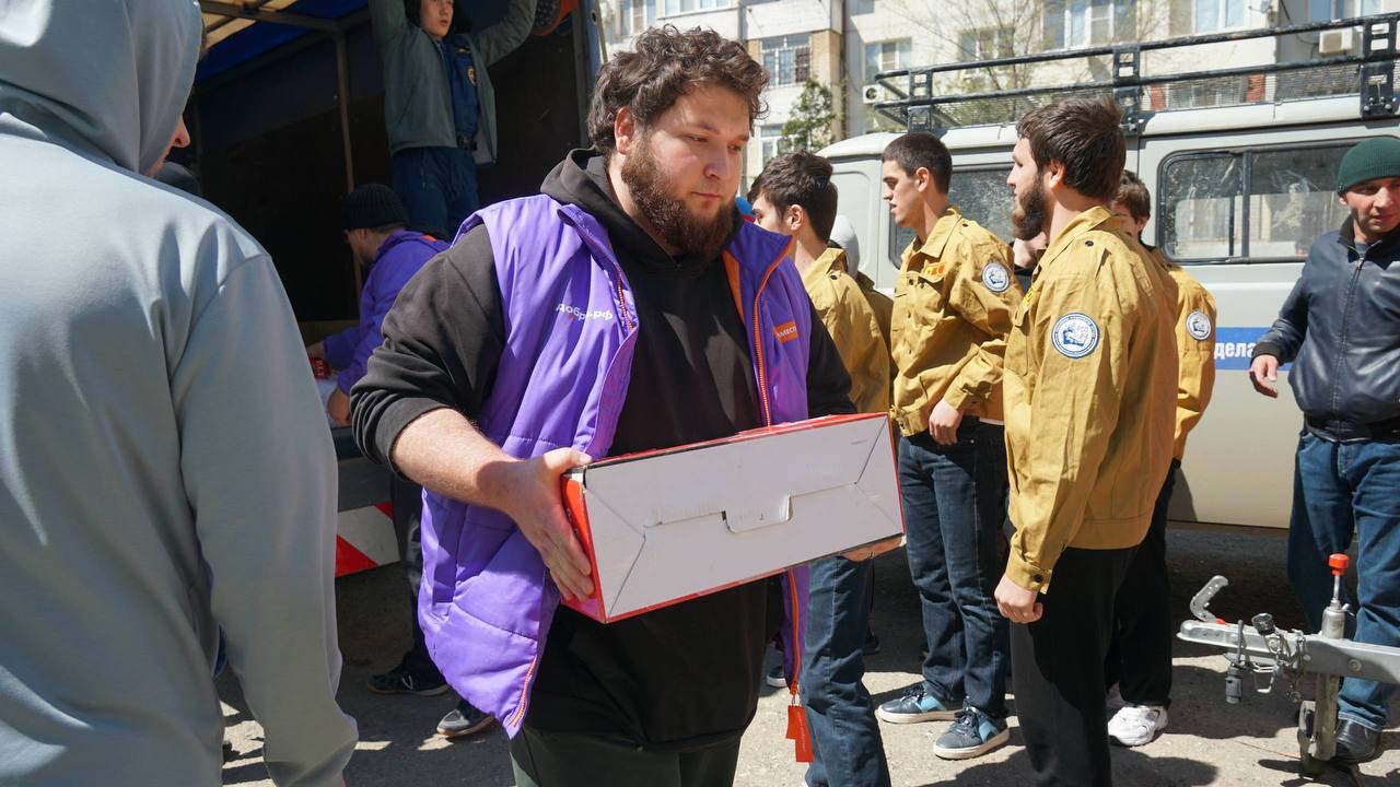 Волонтёры штаба #МЫВМЕСТЕ отрабатывают заявки жителей в пострадавших районах