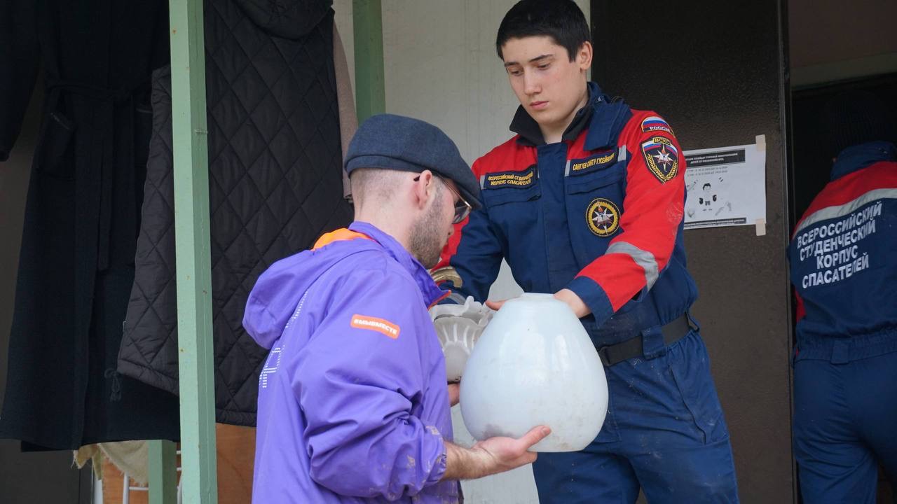 Волонтёры штаба #МЫВМЕСТЕ отрабатывают заявки жителей в пострадавших районах
