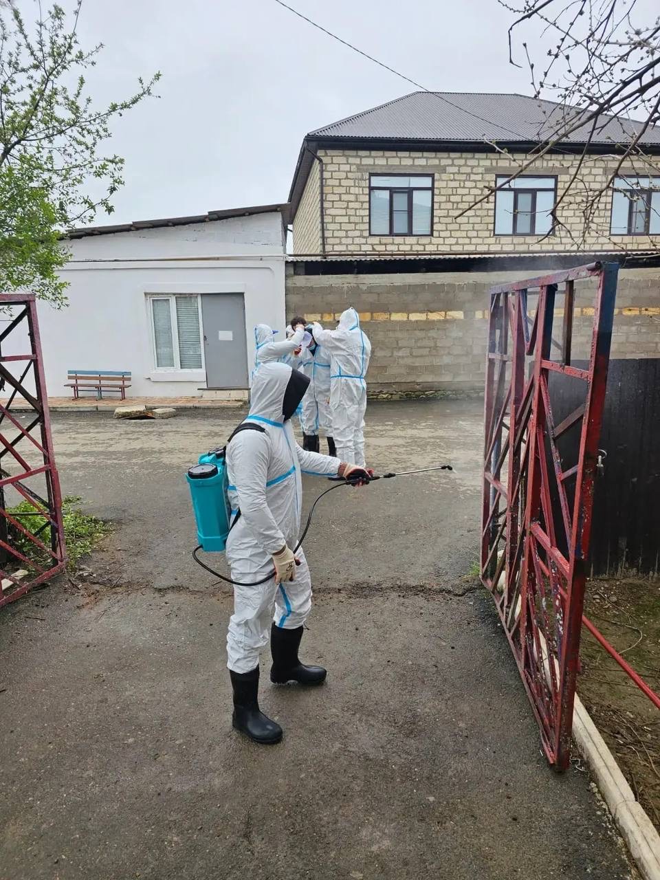 Волонтеры Дагестана приступают к важному этапу работ после последний ЧС — дезинфекции