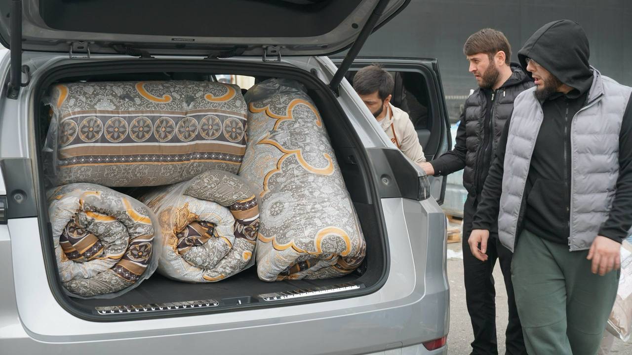 Волонтёры Дагестана помогают жителям в ликвидации последствий паводков