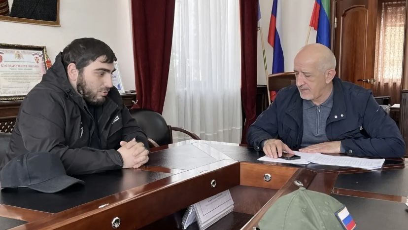 Волонтёры #МЫВМЕСТЕ помогают жителям и контролируют опасные участки в Дахадаевском районе