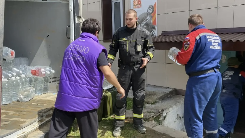 Волонтёры #МЫВМЕСТЕ помогают жителям и контролируют опасные участки в Дахадаевском районе