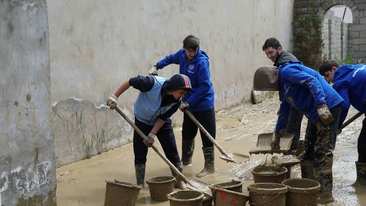 В Махачкале прошел масштабный субботник по очистке микрорайона Пальмира