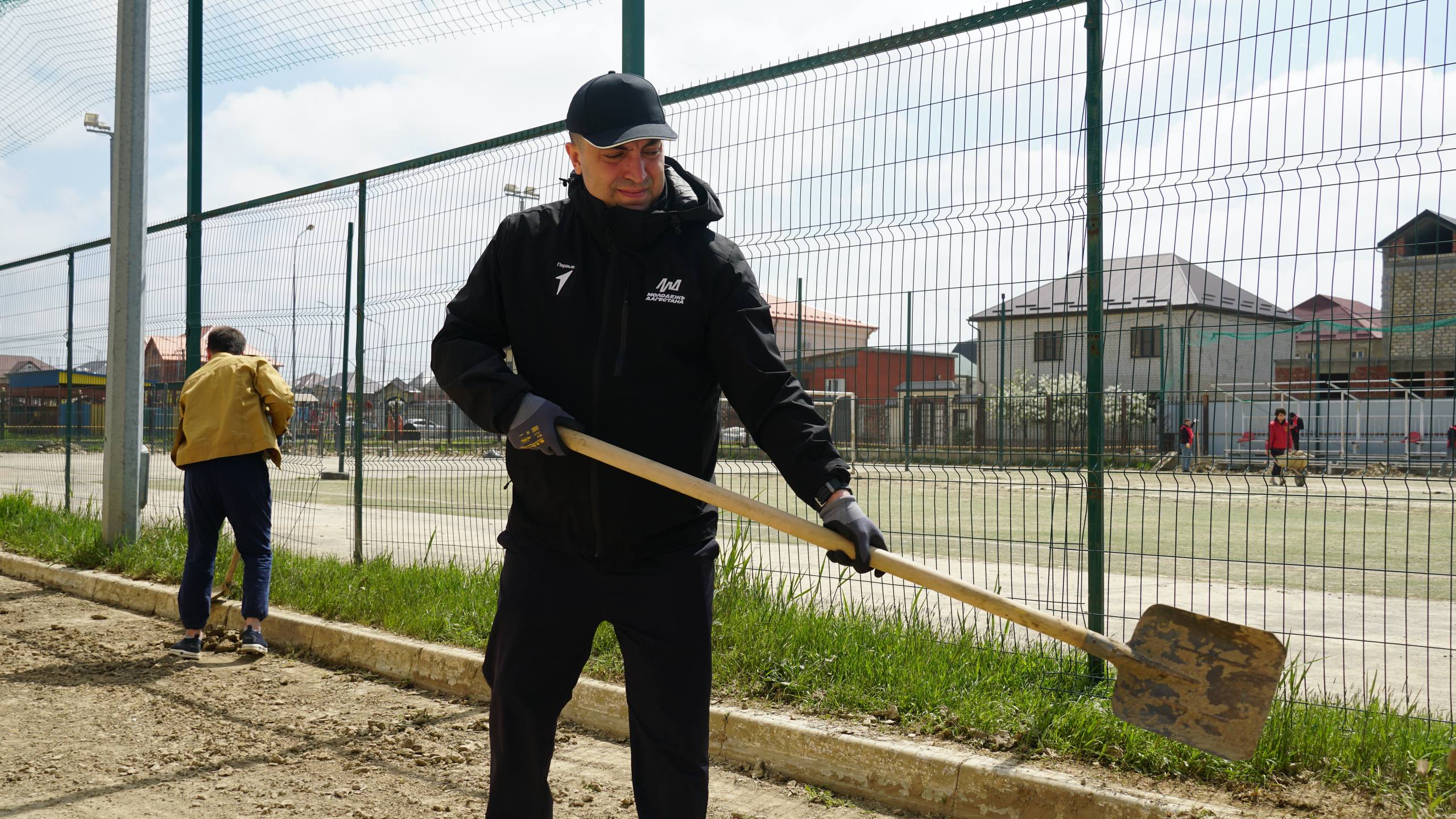 Минмолодежи и спортивное общество «Динамо» провели масштабный субботник в Махачкале