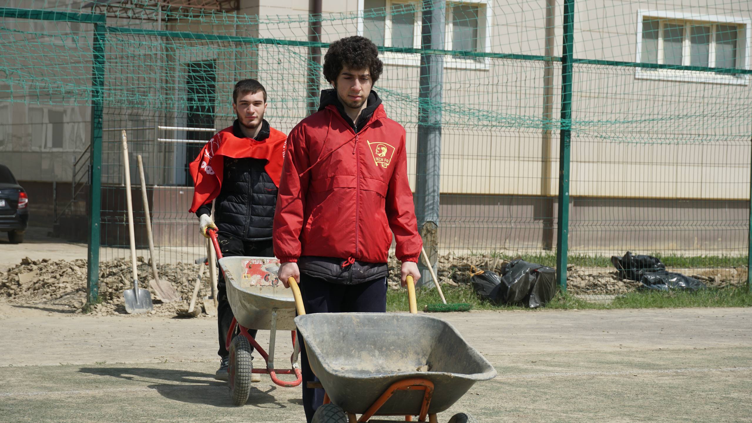 Минмолодежи и спортивное общество «Динамо» провели масштабный субботник в Махачкале