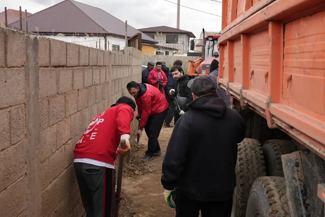 Сотрудники Минмолодежи РД приняли участие во Всероссийском субботнике