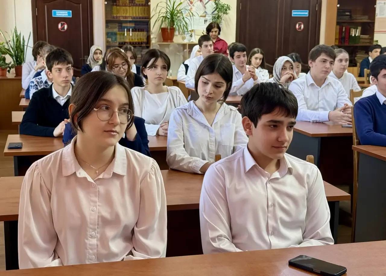 «Наша задача — сделать так, чтобы каждый знал об этих возможностях»: Камил Саидов дал старт проекту «Проводники смыслов» в Дагестане