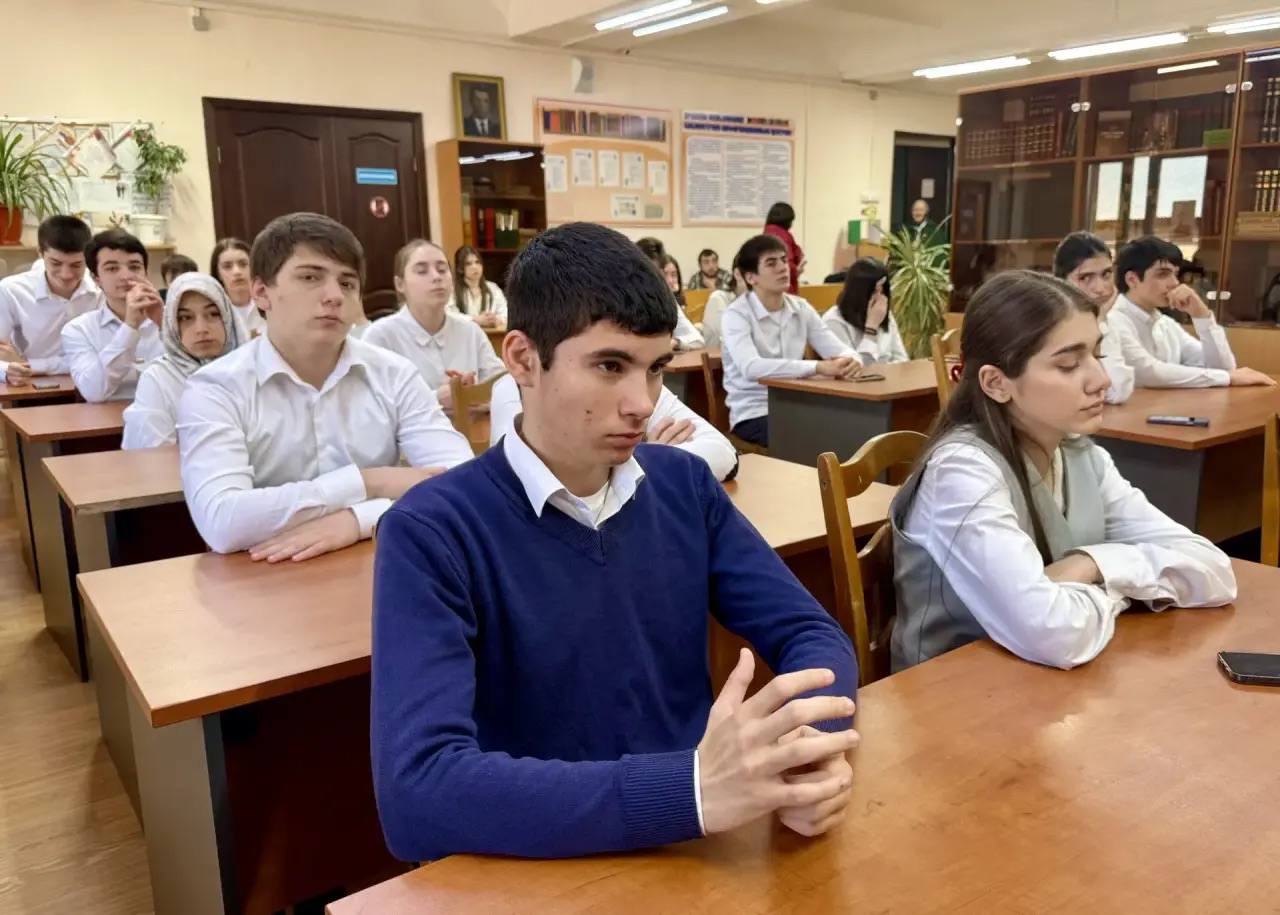 «Наша задача — сделать так, чтобы каждый знал об этих возможностях»: Камил Саидов дал старт проекту «Проводники смыслов» в Дагестане