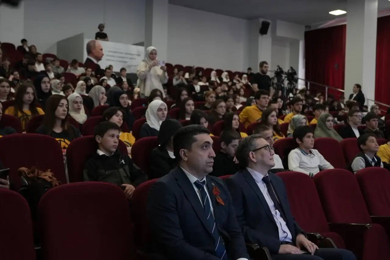 В Махачкале герои СВО и военкоры рассказали молодежи о защите Родины и важности единства