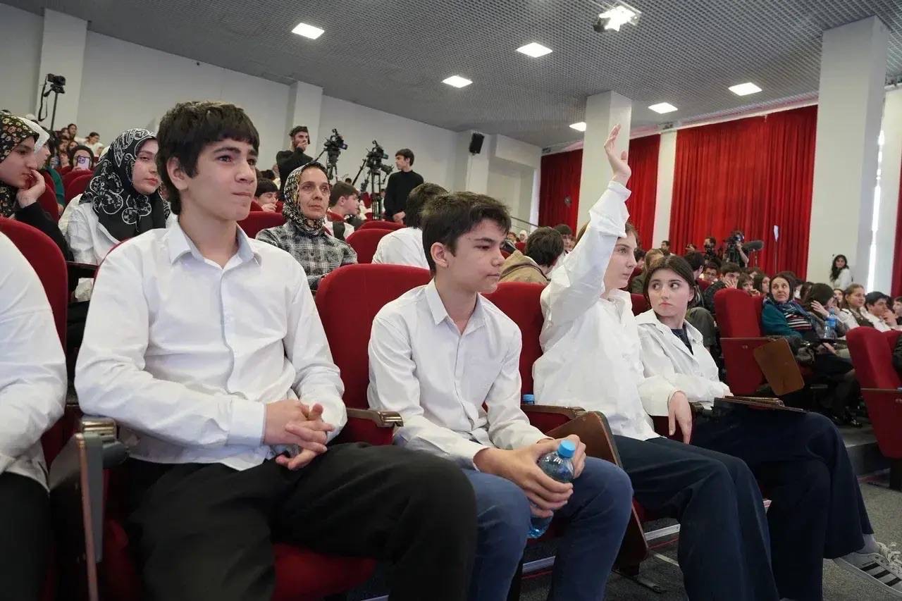 Достижения возможны там, где единство: олимпийские чемпионы Хаджимурад Магомедов и Гайдарбек Гайдарбеков выступили на марафоне Знание.Первые