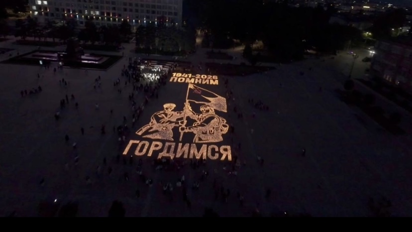 20 тысяч свечей зажгли в Махачкале в память о героях