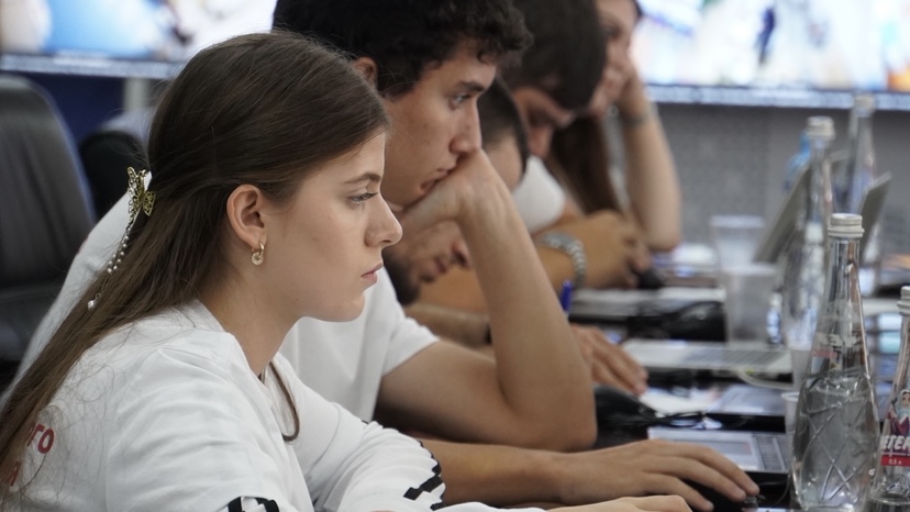 Волонтёры Дагестана обеспечивают работу Центра общественного наблюдения